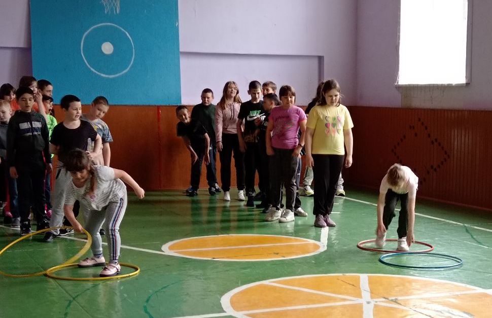 я08